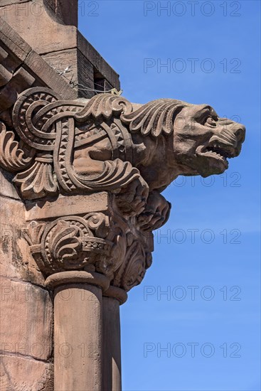 Gargoyle, demonic animal figure at the pavilion, historic Wilhelmine railway station, red sandstone, sculpture, neo-Romanesque and Art Nouveau, cultural monument, monument protection, Giessen, Giessen, Hesse, Germany, Europe