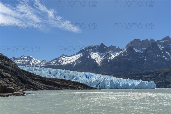 Glacier, Lago Grey, Andes mountain range, Torres del Paine National Park, Parque Nacional Torres del Paine, Cordillera del Paine, Towers of the Blue Sky, Region de Magallanes y de la Antartica Chilena, Ultima Esperanza province, UNESCO biosphere reserve, Patagonia, end of the world, Chile, South America