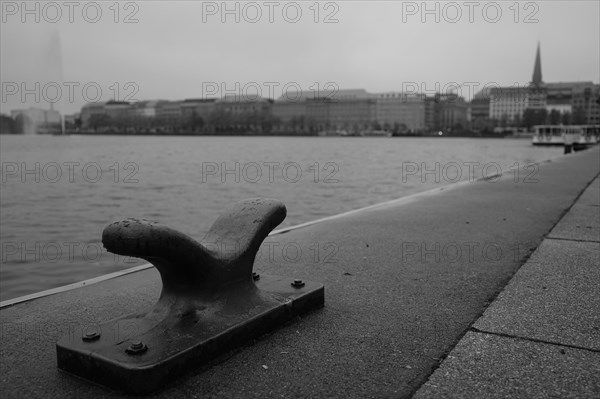 Roller for ship fortification, Inner Alster Lake behind, blurred background, black and white, Hanseatic City of Hamburg, Hamburg, Germany, Europe