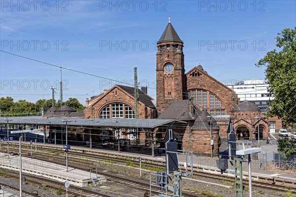 Historic Wilhelmine railway station, old and new parts, clock tower with station building and platforms, neo-Romanesque and Art Nouveau, red sandstone, cultural monument, listed building, Giessen, Giessen, Hesse, Germany, Europe