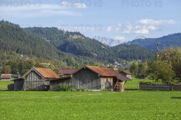 Hay barn with meadow and Karwendel mountains, Garmisch-Partenkirchen, Werdenfelser Land, Upper Bavaria, Bavaria, Germany, Europe