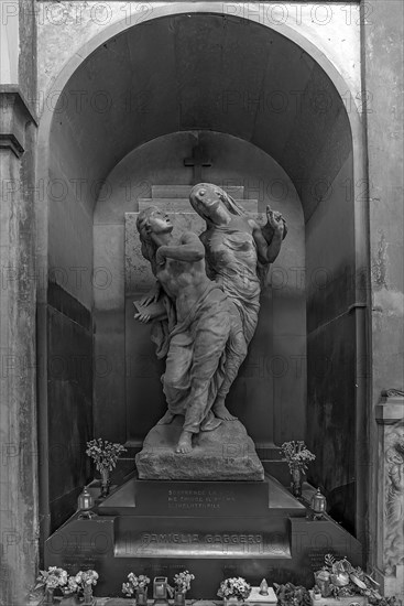 Sculptures on a grave in a niche in the Monumental Cemetery, Cimitero monumentale di Staglieno), Genoa, Italy, Europe