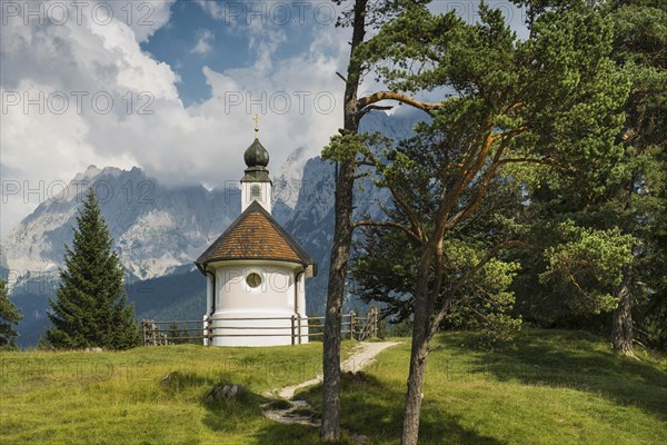 Maria Koenigin Chapel on Lake Lautersee, near Mittenwald, Werdenfelser Land, Upper Bavaria, Bavaria, Germany, Europe