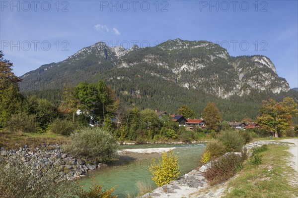 Loisach with houses and Kramer massif, Garmisch-Partenkirchen, Werdenfelser Land, Upper Bavaria, Bavaria, Germany, Europe