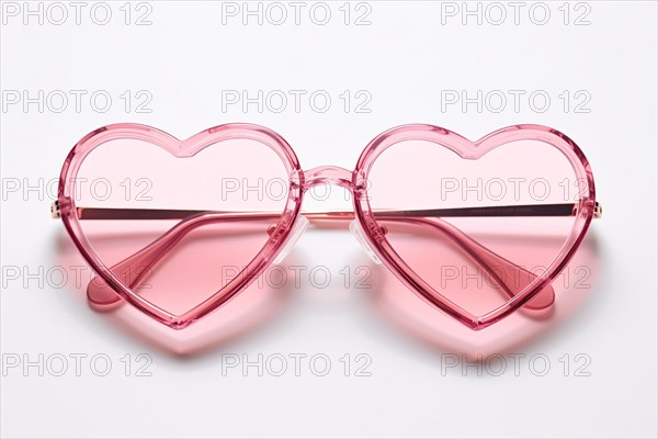 Heart shaped pink glasses on white background. KI generiert, generiert, AI generated