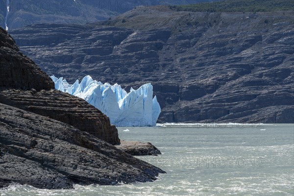 Iceberg, Lago Grey, Torres del Paine National Park, Parque Nacional Torres del Paine, Cordillera del Paine, Towers of the Blue Sky, Region de Magallanes y de la Antartica Chilena, Ultima Esperanza Province, UNESCO Biosphere Reserve, Patagonia, End of the World, Chile, South America