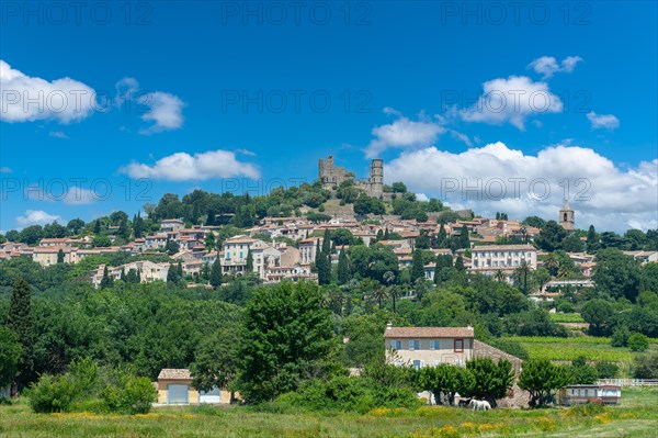 Village view with the ruins of Grimaud Castle, Grimaud-Village, Var, Provence-Alpes-Cote d'Azur, France, Europe