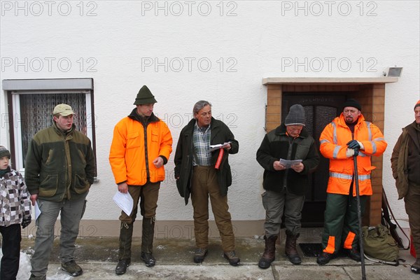 Wild boar (Sus scrofa) Hunting master and professional hunter give a speech in front of the start of the hunt, Allgaeu, Bavaria, Germany, Europe