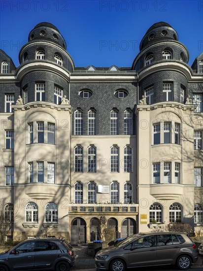 Art Nouveau house in the Kassberg district of Chemnitz, Hoffmannstr. 60, built in 1912, where the writer Stefan Heym, honorary citizen of Chemnitz, lived from 1919-1931. The Kassberg district of Chemnitz is one of the largest Gruenderzeit and Art Nouveau neighbourhoods in Germany, Chemnitz, Saxony, Germany, Europe