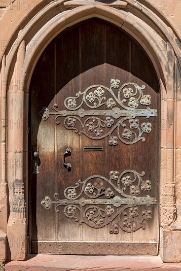 Old wooden door, iron fittings, ornately forged, New Palace, Justus Liebig University JLU, Old Town, Giessen, Giessen, Hesse, Germany, Europe