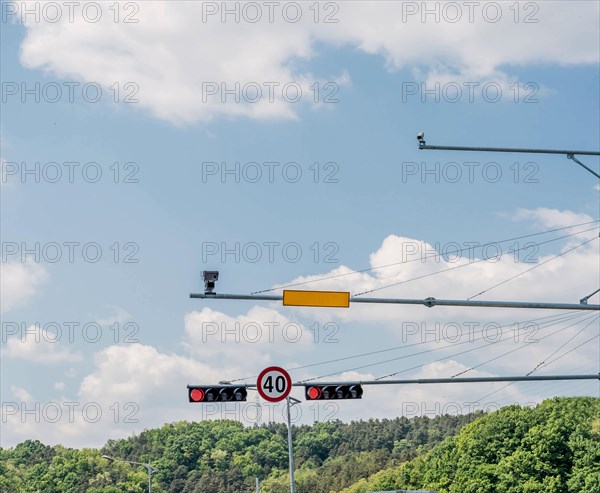 Traffic lights and a blank road sign against a clear sky with a 40 km/h speed limit, in South Korea