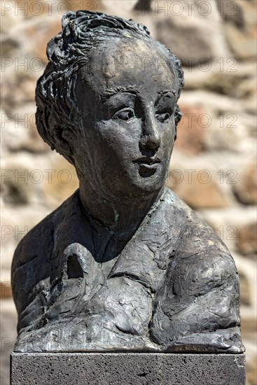 Monument to the physician and writer Georg Buechner, portrait, bronze sculpture by Karl Henning Seemann, Giessen Heads art project, Upper Hesse Museum, Old Castle, Old Town, Giessen, Giessen, Hesse, Germany, Europe