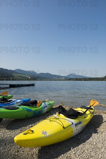 Kayaks, Lake Ammer, near Herrsching am Lake Ammer, Fuenfseenland, Upper Bavaria, Bavaria, Germany, Europe