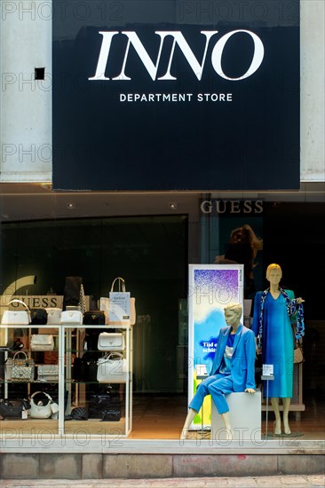 Display window, window dressing with mannequins and handbags of the shop INNO, Belgian department store chain in Belgium