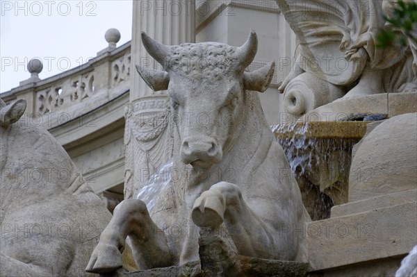 Palais Longchamp, Marseille, close-up of a powerful marble bull sculpture at a fountain, Marseille, Departement Bouches-du-Rhone, Provence-Alpes-Cote d'Azur region, France, Europe