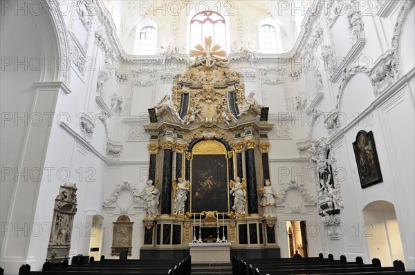 St Kilian's Cathedral in Wuerzburg, Wuerzburg Cathedral, interior view of a nave with baroque altar, white benches and walls, Wuerzburg, Lower Franconia, Bavaria, Germany, Europe
