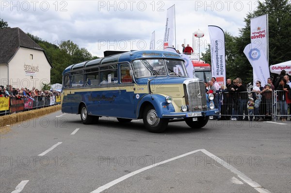 Mercedes-Benz O319, built in 1964, A vintage Mercedes-Benz bus in blue at a rally with an audience at the side, SOLITUDE REVIVAL 2011, Stuttgart, Baden-Wuerttemberg, Germany, Europe