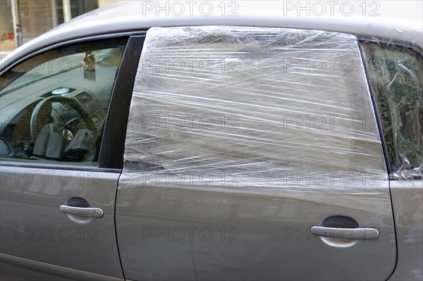 Marseille, burglary, silver-coloured car with plastic film wrapped around the window, Marseille, Departement Bouches-du-Rhone, Provence-Alpes-Cote d'Azur region, France, Europe