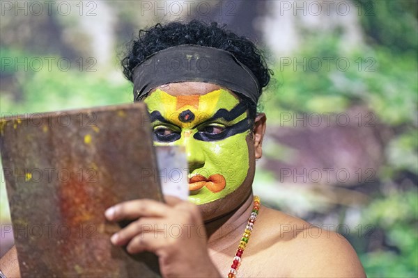 Kathakali performer or mime, 38 years old, makes up his face, Kochi Kathakali Centre, Kochi, Kerala, India, Asia