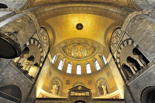 Church of the Redeemer, start of construction 1903, Bad Homburg v. d. Hoehe, Hesse, View of the golden dome in the interior of a church, richly decorated with mosaics of Christian art, Church of the Redeemer, start of construction 1903, Bad Homburg v. Hoehe, Hesse, Germany, Europe