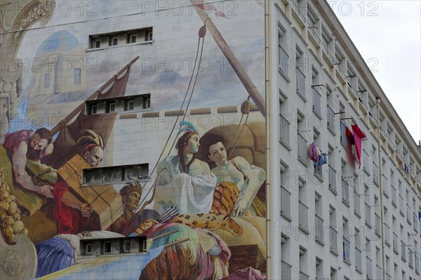 Marseille, Detailed view of an artistic mural on a residential building, Marseille, Departement Bouches du Rhone, Region Provence Alpes Cote d'Azur, France, Europe