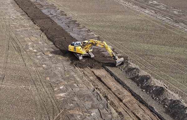 Excavators begin preparations for the construction site access road on the L 50 at the future Intel construction site in Magdeburg. The state of Saxony-Anhalt is financing the expansion of two construction site access roads from the L 50 state road to the Intel site, 08.04.2024., Magdeburg, Saxony-Anhalt, Germany, Europe