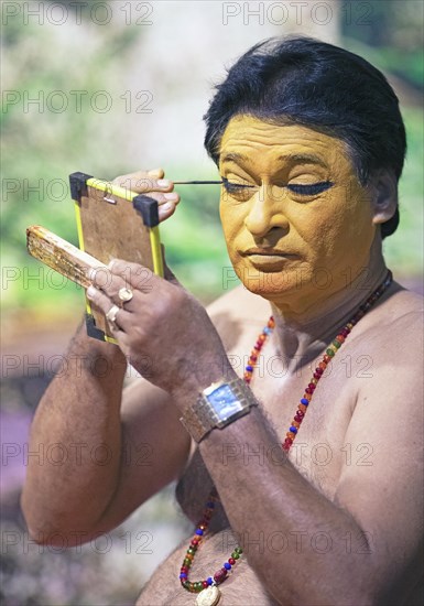 Kathakali performer or mime, 60 years old, makes up his face, Kochi Kathakali Centre, Kochi, Kerala, India, Asia