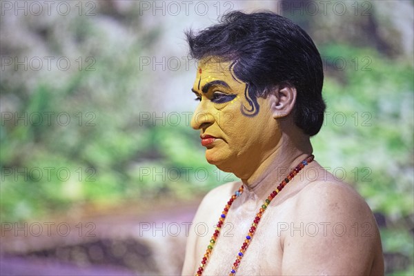 Kathakali performer or mime, 60 years old, with painted face, Kochi Kathakali Centre, Kochi, Kerala, India, Asia