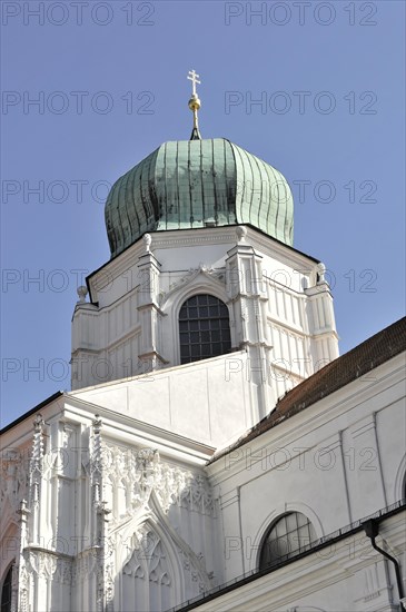 St Stephan Cathedral, Passau, church tower with green dome, cross at the top, under a blue sky, St Stephan Cathedral, Passau, Bavaria, Germany, Europe