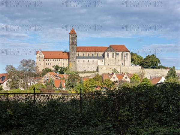 View of the Schlossberg with St Servatius collegiate church and Renaissance castle, UNESCO World Heritage Site, Quedlinburg, Saxony-Anhalt, Germany, Europe