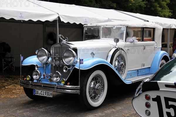 Cadillac Imperial Phaeton, built in 1930, A white vintage car with blue accents and chrome details stands in front of a tent, SOLITUDE REVIVAL 2011, Stuttgart, Baden-Wuerttemberg, Germany, Europe