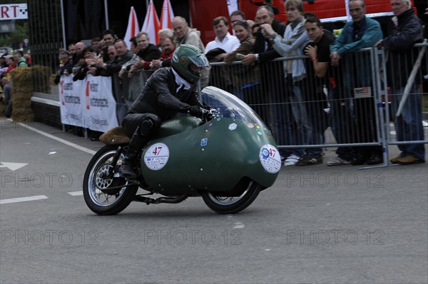 Sidecar race with a motorbike rider, surrounded by spectators at the race track, SOLITUDE REVIVAL 2011, Stuttgart, Baden-Wuerttemberg, Germany, Europe