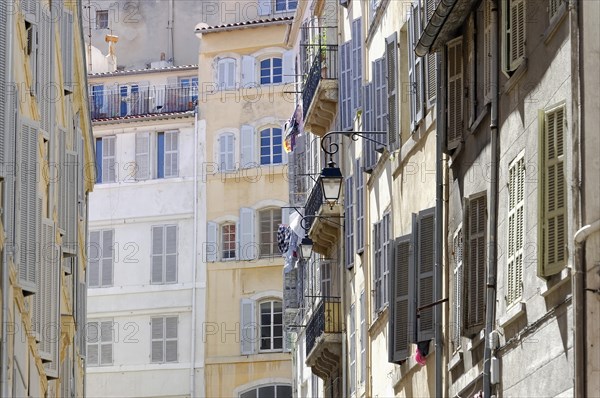 Marseille, Sun-drenched narrow alleyway with traditional buildings and shutters, Marseille, Departement Bouches-du-Rhone, Provence-Alpes-Cote d'Azur region, France, Europe