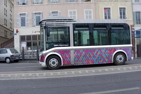 Marseille, A colourful electric bus drives on a city street, Marseille, Departement Bouches du Rhone, Region Provence Alpes Cote d'Azur, France, Europe
