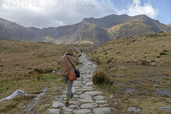 People, LLyn Idwal walking trail, Snowdonia National Park near Pont Pen-y-benglog, Bethesda, Bangor, Wales, Great Britain