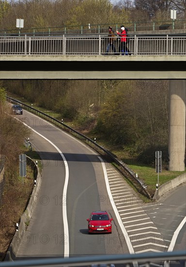 People crossing a pedestrian bridge at Sonnborner Kreuz, motorway junction, Wuppertal, North Rhine-Westphalia, Germany, Europe