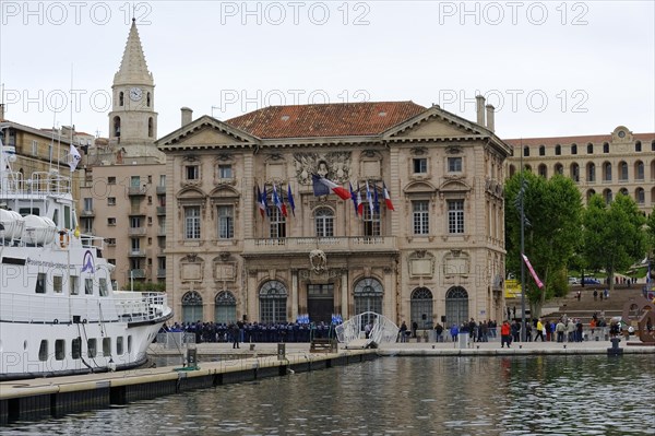 Old, historic town hall building at the harbour with boats in the foreground, Marseille, Departement Bouches-du-Rhone, Provence-Alpes-Cote d'Azur region, France, Europe