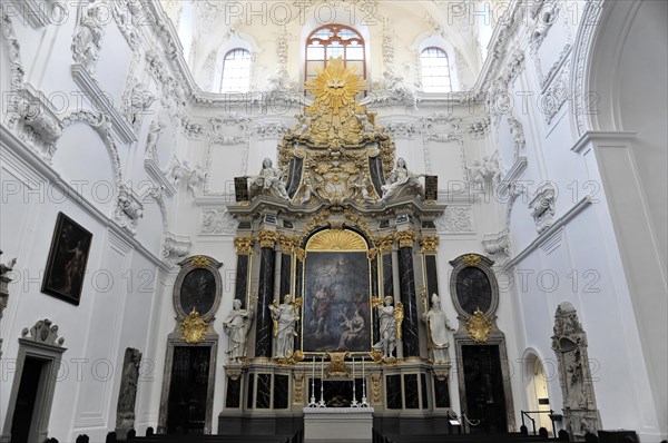 Dechant altar, side altar, St Kilian's Cathedral in Wuerzburg, Wuerzburg Cathedral, A richly decorated Baroque altar with golden elements in a white church interior, Wuerzburg, Lower Franconia, Bavaria, Germany, Europe