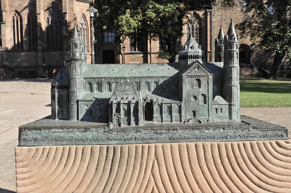 Speyer Cathedral, bronze model of Worms Cathedral with a descriptive plaque, Speyer Cathedral, Unesco World Heritage Site, foundation stone laid around 1030, Speyer, Rhineland-Palatinate, Germany, Europe