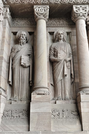 Church of the Redeemer, start of construction 1903, Bad Homburg v. d. Hoehe, Hesse, Germany, Statues of two figures with halos embedded in a Gothic stone facade, Church of the Redeemer, start of construction 1903, Bad Homburg v. Hoehe, Hesse, Germany, Europe