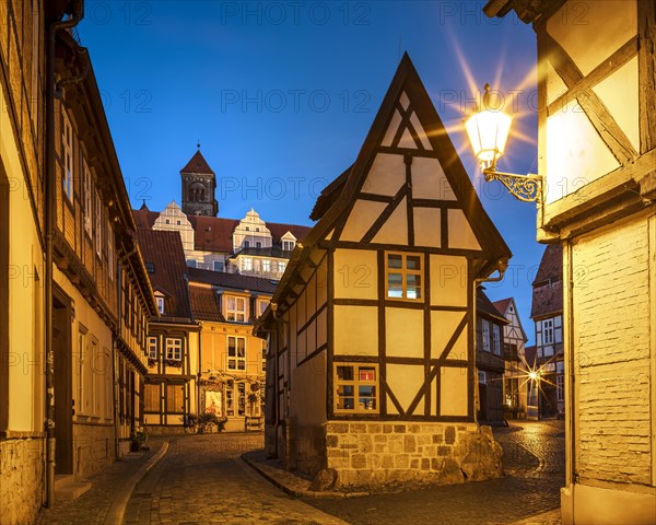Narrow alley with half-timbered houses and cobblestones at Finkenherd in the historic old town at dusk, behind the castle hill with the collegiate church, UNESCO World Heritage Site, Quedlinburg, Saxony-Anhalt, Germany, Europe