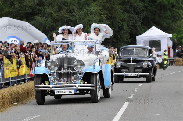 Cadillac Imperial Phaeton, built in 1930, A white Cadillac parade car with woman in historical costumes, applauded by a crowd, SOLITUDE REVIVAL 2011, Stuttgart, Baden-Wuerttemberg, Germany, Europe