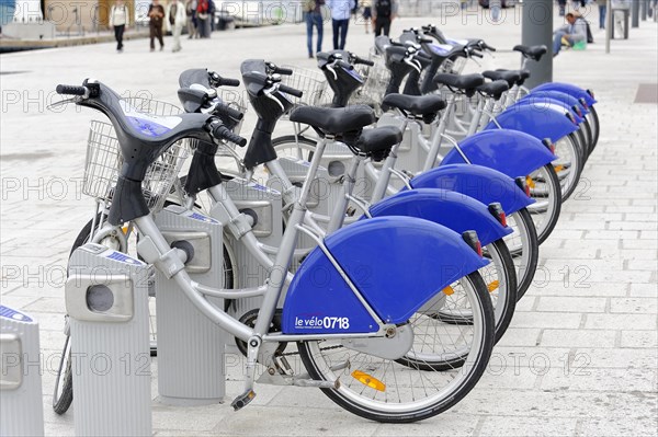 Marseille, row of blue hire bikes at a municipal station, Marseille, Departement Bouches du Rhone, Region Provence Alpes Cote d'Azur, France, Europe