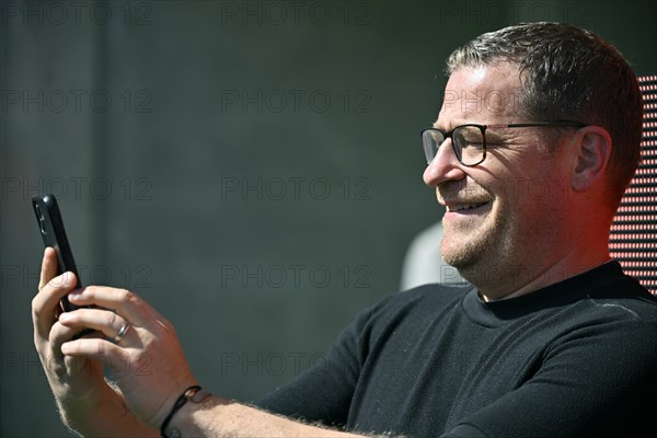 Chief Sports Officer Max Eberl FC Bayern Munich FCB with smartphone, mobile phone, takes selfie, Voith-Arena, Heidenheim, Baden-Wuerttemberg, Germany, Europe