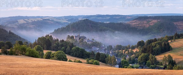 View of Lauenstein Castle and village, morning light, morning fog, Ludwigsstadt, Upper Franconia, Bavaria, Germany, Europe