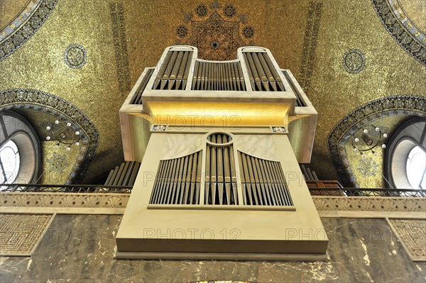 Church of the Redeemer, start of construction 1903, Bad Homburg v. d. Hoehe, Hesse, Front view of an organ in a church interior with golden decorations and columns, Church of the Redeemer, start of construction 1903, Bad Homburg v. Hoehe, Hesse, Germany, Europe