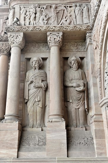 Church of the Redeemer, start of construction 1903, Bad Homburg v. d. Hoehe, Hesse, Gothic stone sculptures of two saints, columns and decorated architraves, Church of the Redeemer, start of construction 1903, Bad Homburg v. Hoehe, Hesse, Germany, Europe