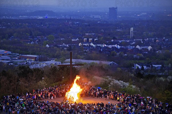 Easter bonfire on the Haniel spoil tip in Bottrop with a sweeping view of the gasometer in Oberhausen, Ruhr area, North Rhine-Westphalia, Germany, Europe