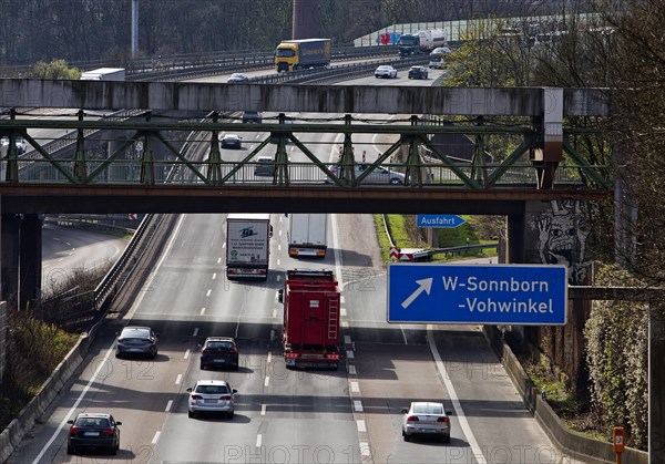 Traffic at the Sonnborn interchange, inner-city motorway junction, Wuppertal, Bergisches Land, North Rhine-Westphalia, Germany, Europe