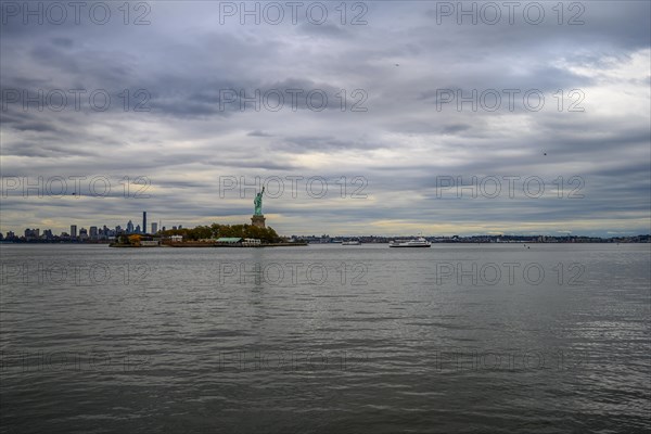 Views on New York Harbor, Manhattan and Statue of Liberty from the Liberty State Park, Jersey City, NJ, USA, USA, North America